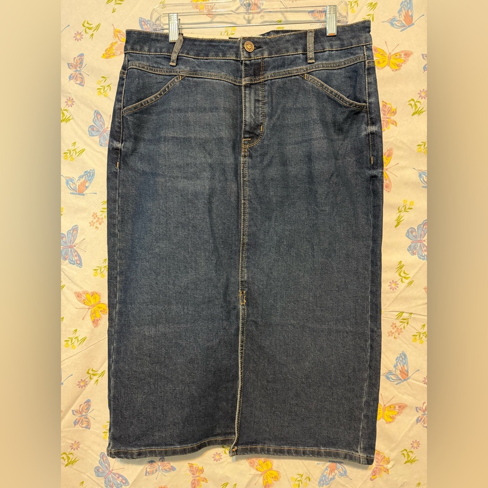 Edited by Hunter McGrady Women’s Denim Midi Skirt Size 10 Dark Wash NWT